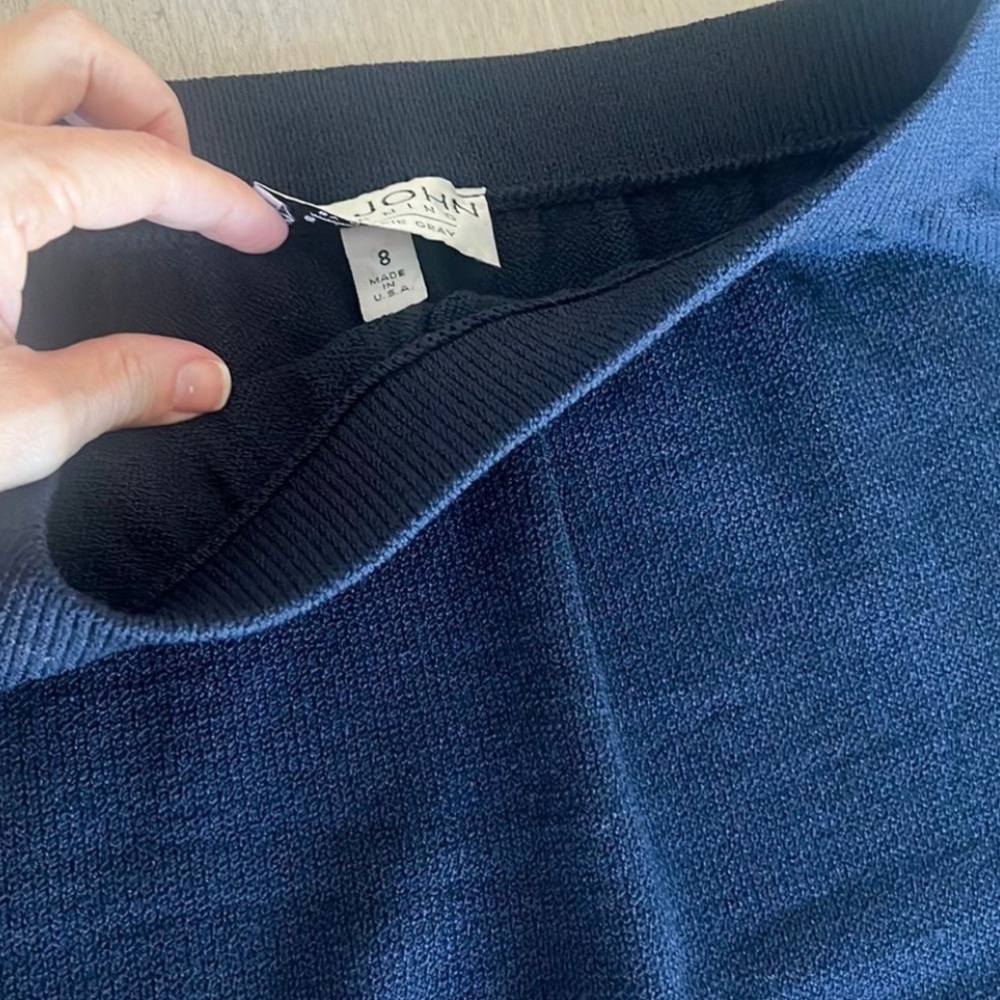 St. John Elegant Women's Navy Skirt Set with Gold Buttons - Picture 2 of 8